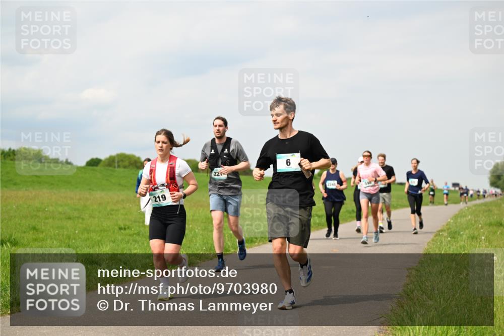 10.05.2026 - 8. Wedeler Halbmarathon Dr. Thomas Lammeyer http://msf.ph/oto/9703980 10.05.2026 11:51:01 Laufen 219, 2245, 598 meine-sportfotos.de