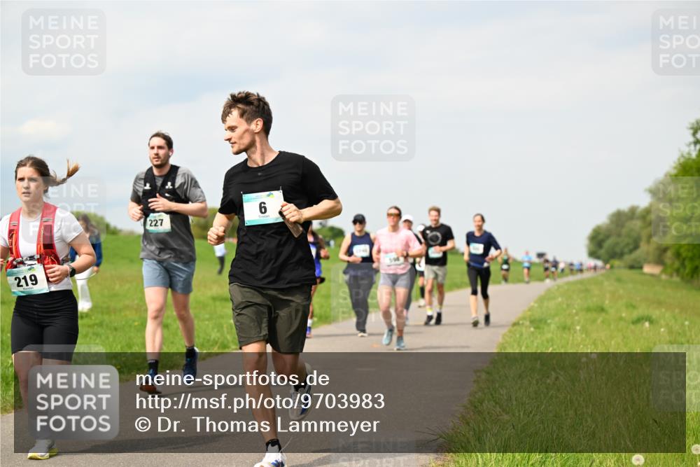 10.05.2026 - 8. Wedeler Halbmarathon Dr. Thomas Lammeyer http://msf.ph/oto/9703983 10.05.2026 11:51:01 Laufen 219, 227 meine-sportfotos.de