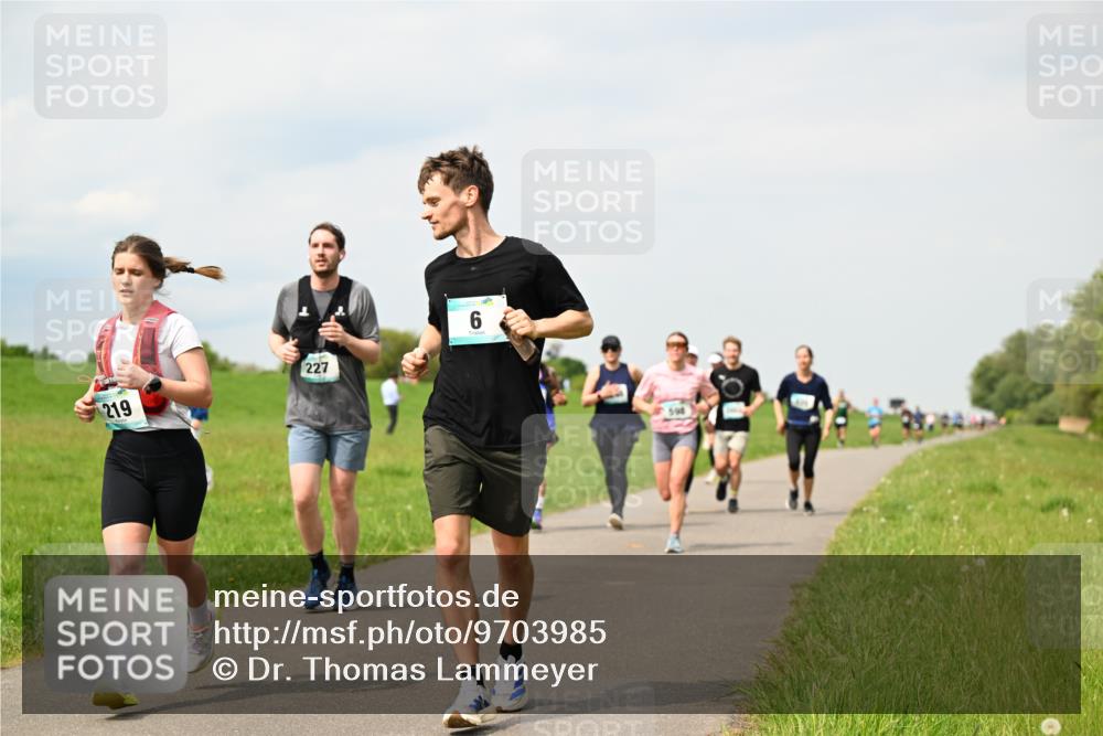 10.05.2026 - 8. Wedeler Halbmarathon Dr. Thomas Lammeyer http://msf.ph/oto/9703985 10.05.2026 11:51:01 Laufen 227, 219 meine-sportfotos.de