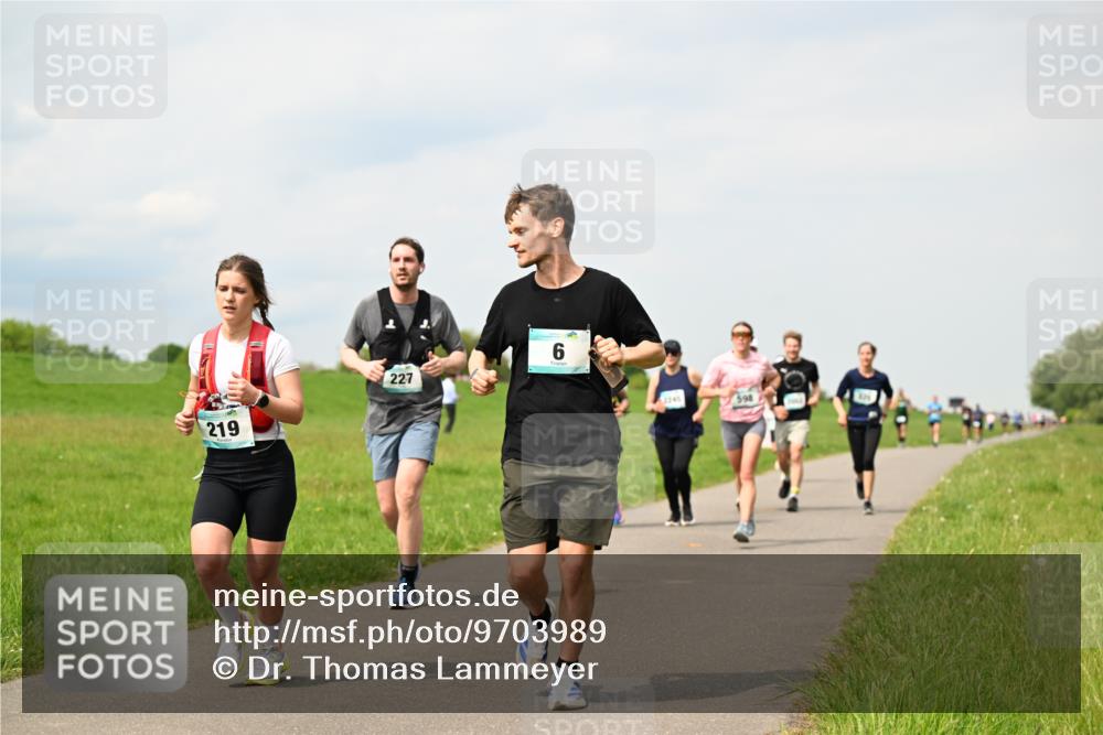 10.05.2026 - 8. Wedeler Halbmarathon Dr. Thomas Lammeyer http://msf.ph/oto/9703989 10.05.2026 11:51:01 Laufen 219, 227, 598 meine-sportfotos.de