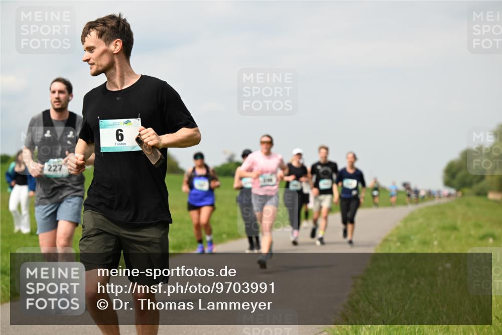 10.05.2026 - 8. Wedeler Halbmarathon Dr. Thomas Lammeyer http://msf.ph/oto/9703991 10.05.2026 11:51:02 Laufen 227 meine-sportfotos.de
