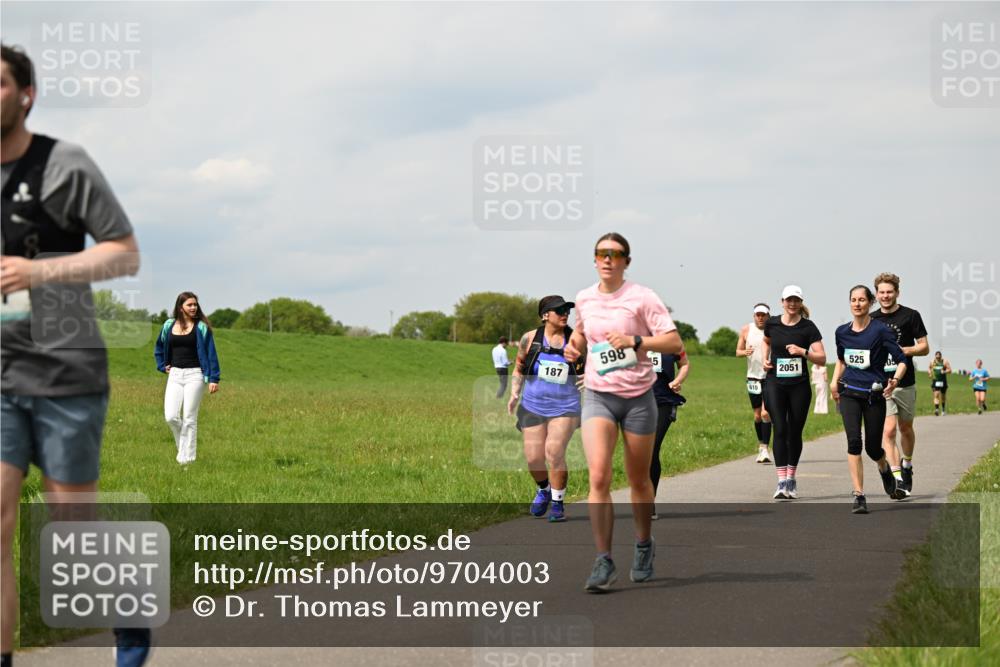 10.05.2026 - 8. Wedeler Halbmarathon Dr. Thomas Lammeyer http://msf.ph/oto/9704003 10.05.2026 11:51:03 Laufen 187, 598, 610, 2051, 525 meine-sportfotos.de