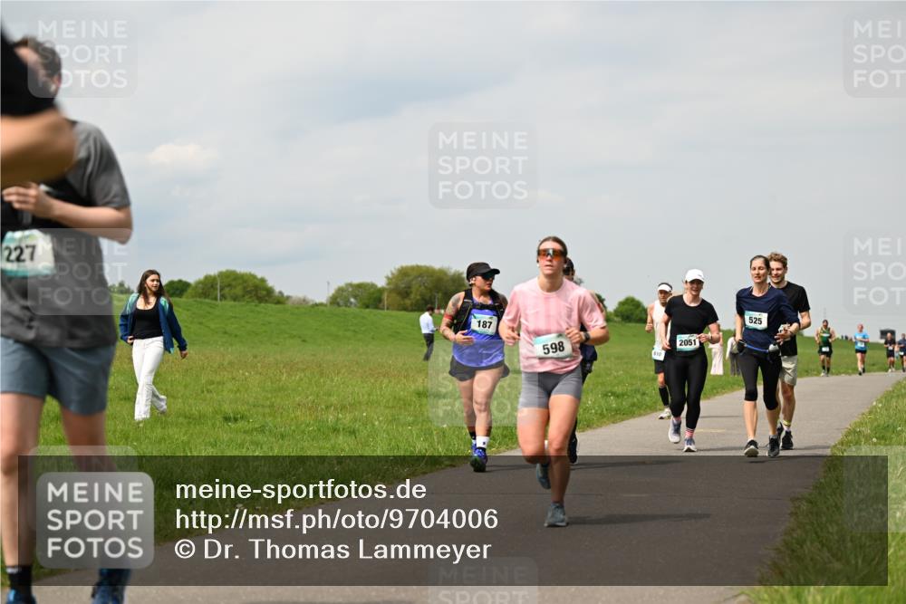 10.05.2026 - 8. Wedeler Halbmarathon Dr. Thomas Lammeyer http://msf.ph/oto/9704006 10.05.2026 11:51:03 Laufen 227, 187, 598, 2051, 525 meine-sportfotos.de