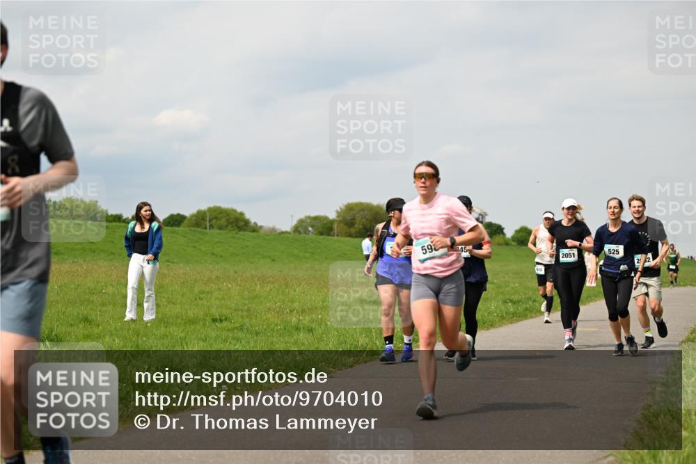 10.05.2026 - 8. Wedeler Halbmarathon Dr. Thomas Lammeyer http://msf.ph/oto/9704010 10.05.2026 11:51:03 Laufen 525, 2051, 610 meine-sportfotos.de