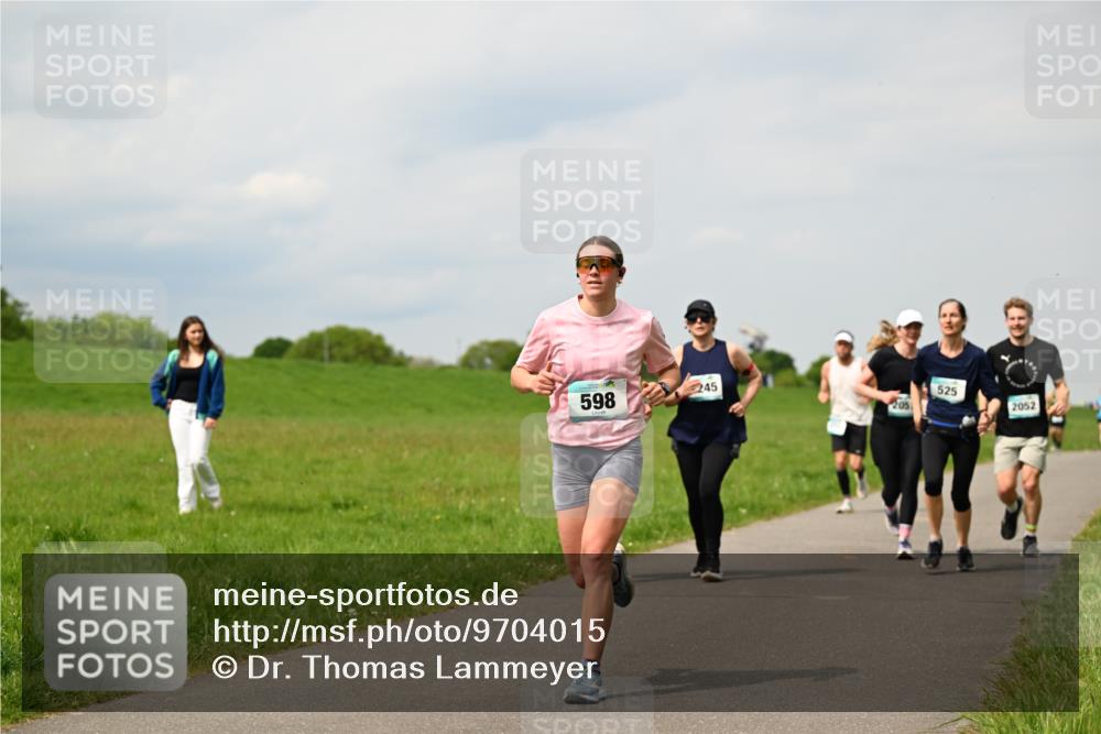 10.05.2026 - 8. Wedeler Halbmarathon Dr. Thomas Lammeyer http://msf.ph/oto/9704015 10.05.2026 11:51:03 Laufen 245, 598, 205, 525, 2052 meine-sportfotos.de