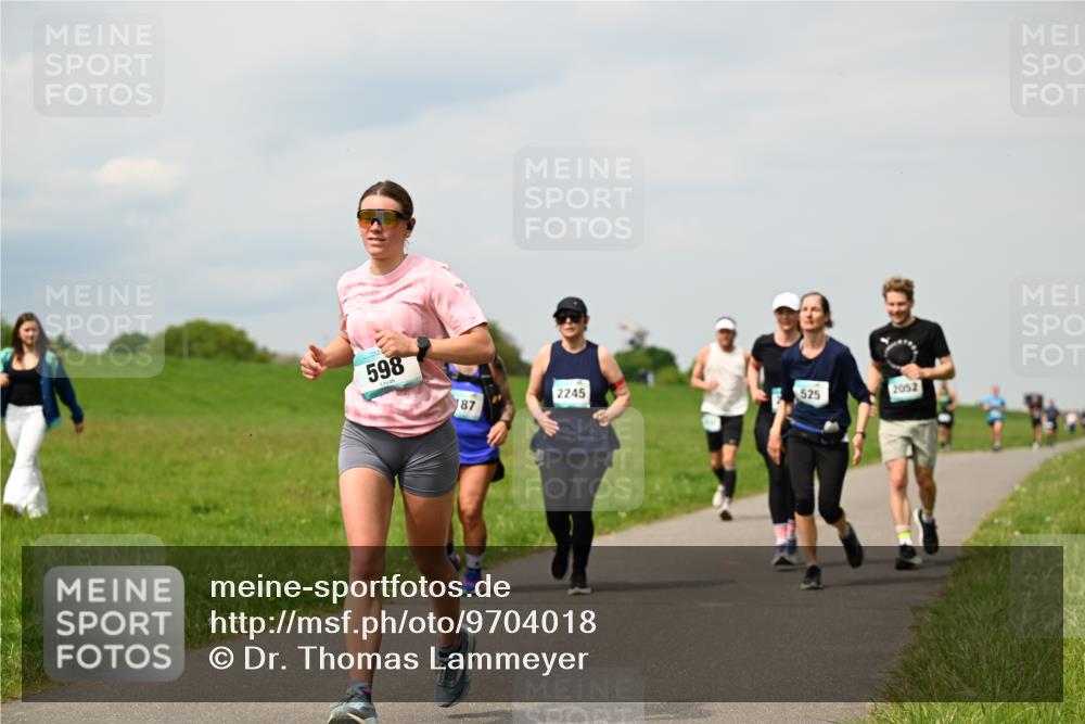 10.05.2026 - 8. Wedeler Halbmarathon Dr. Thomas Lammeyer http://msf.ph/oto/9704018 10.05.2026 11:51:04 Laufen 598, 187, 525, 2245, 2052 meine-sportfotos.de