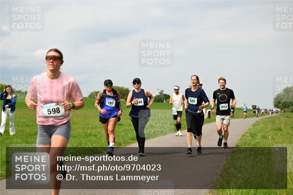 10.05.2026 - 8. Wedeler Halbmarathon Dr. Thomas Lammeyer http://msf.ph/oto/9704023 10.05.2026 11:51:04 Laufen 187, 598, 245, 610, 525, 2052 meine-sportfotos.de