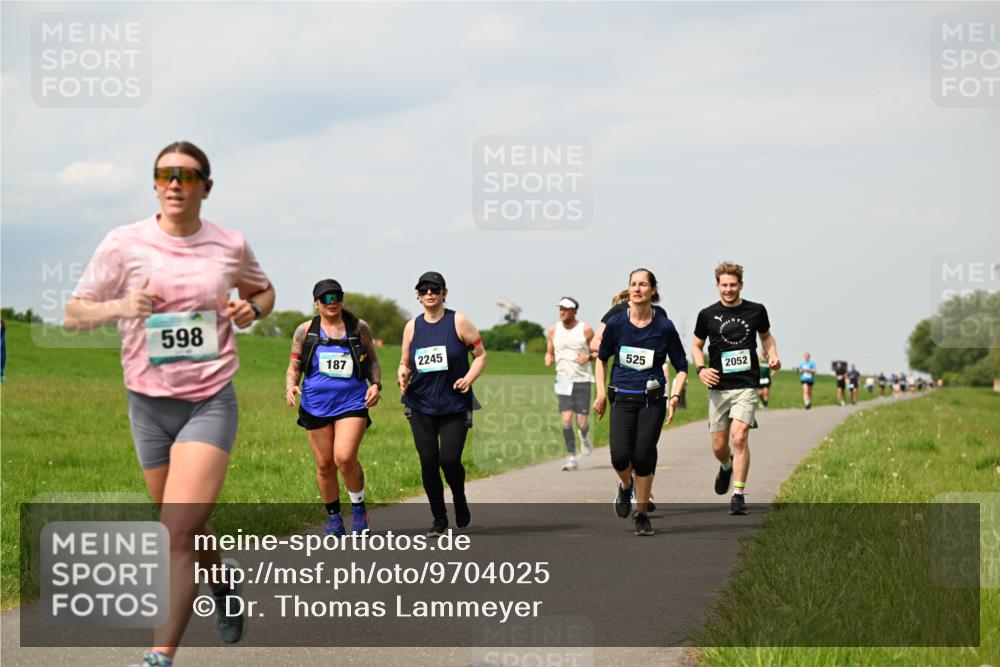 10.05.2026 - 8. Wedeler Halbmarathon Dr. Thomas Lammeyer http://msf.ph/oto/9704025 10.05.2026 11:51:04 Laufen 598, 187, 2245, 525, 2052 meine-sportfotos.de