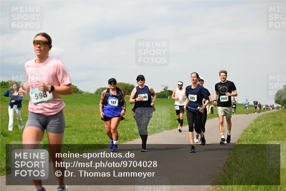 10.05.2026 - 8. Wedeler Halbmarathon Dr. Thomas Lammeyer http://msf.ph/oto/9704028 10.05.2026 11:51:04 Laufen 598, 187, 610, 525, 2052 meine-sportfotos.de