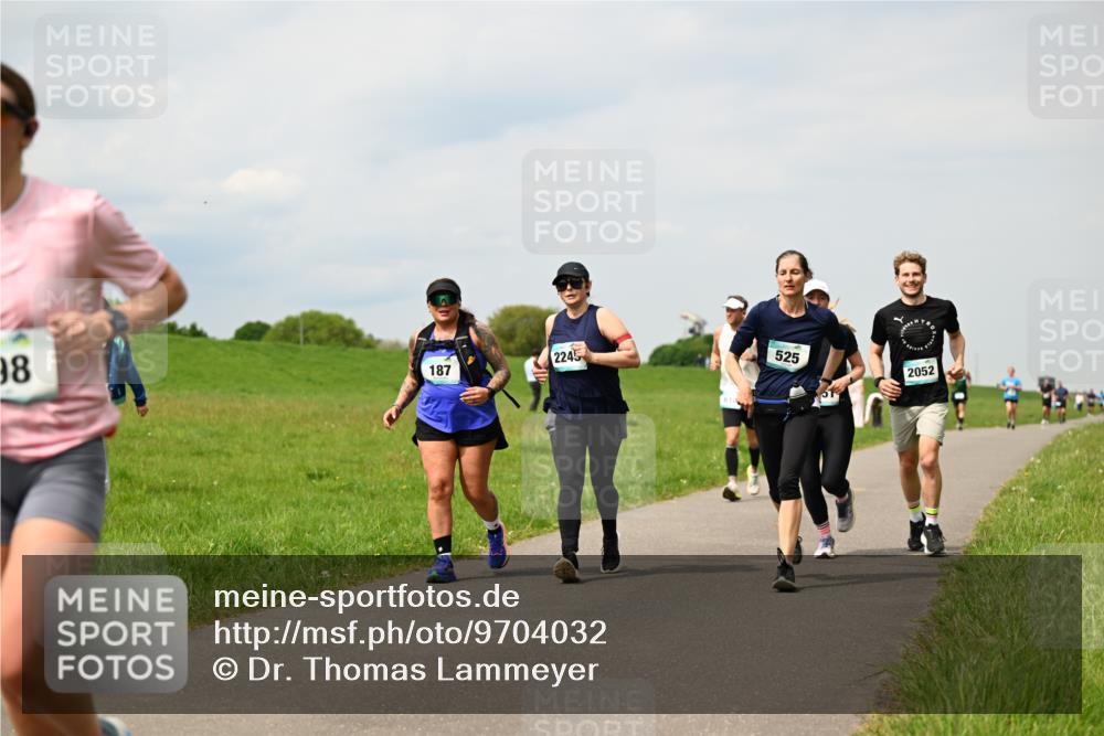 10.05.2026 - 8. Wedeler Halbmarathon Dr. Thomas Lammeyer http://msf.ph/oto/9704032 10.05.2026 11:51:05 Laufen 187, 2245, 525, 2052 meine-sportfotos.de