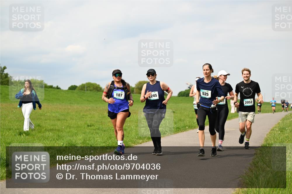 10.05.2026 - 8. Wedeler Halbmarathon Dr. Thomas Lammeyer http://msf.ph/oto/9704036 10.05.2026 11:51:05 Laufen 187, 245, 525, 2052 meine-sportfotos.de