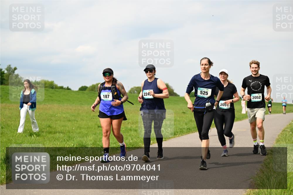 10.05.2026 - 8. Wedeler Halbmarathon Dr. Thomas Lammeyer http://msf.ph/oto/9704041 10.05.2026 11:51:05 Laufen 187, 2245, 525, 2052, 2051 meine-sportfotos.de