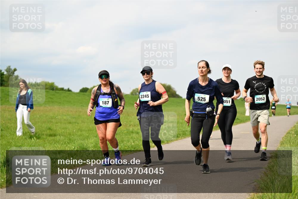 10.05.2026 - 8. Wedeler Halbmarathon Dr. Thomas Lammeyer http://msf.ph/oto/9704045 10.05.2026 11:51:06 Laufen 2245, 525, 2052, 051, 187 meine-sportfotos.de