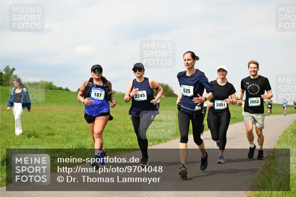 10.05.2026 - 8. Wedeler Halbmarathon Dr. Thomas Lammeyer http://msf.ph/oto/9704048 10.05.2026 11:51:06 Laufen 187, 2245, 525, 2051, 2052 meine-sportfotos.de