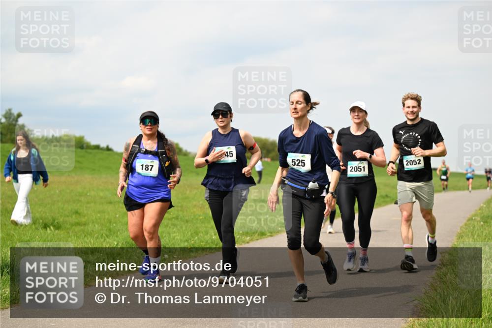 10.05.2026 - 8. Wedeler Halbmarathon Dr. Thomas Lammeyer http://msf.ph/oto/9704051 10.05.2026 11:51:06 Laufen 525, 2052, 187, 2051 meine-sportfotos.de