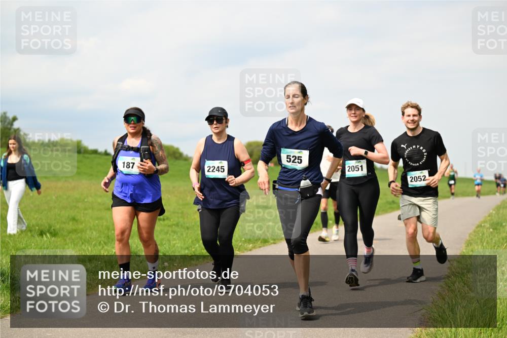 10.05.2026 - 8. Wedeler Halbmarathon Dr. Thomas Lammeyer http://msf.ph/oto/9704053 10.05.2026 11:51:06 Laufen 187, 2245, 525, 2051, 2052 meine-sportfotos.de