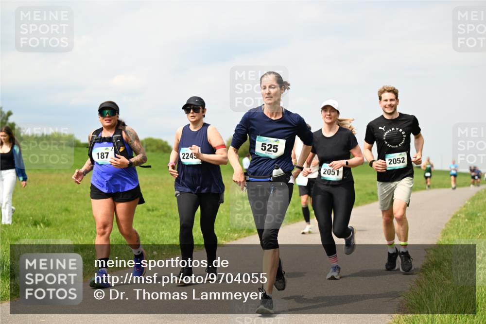 10.05.2026 - 8. Wedeler Halbmarathon Dr. Thomas Lammeyer http://msf.ph/oto/9704055 10.05.2026 11:51:06 Laufen 187, 2245, 525, 2052, 2051 meine-sportfotos.de