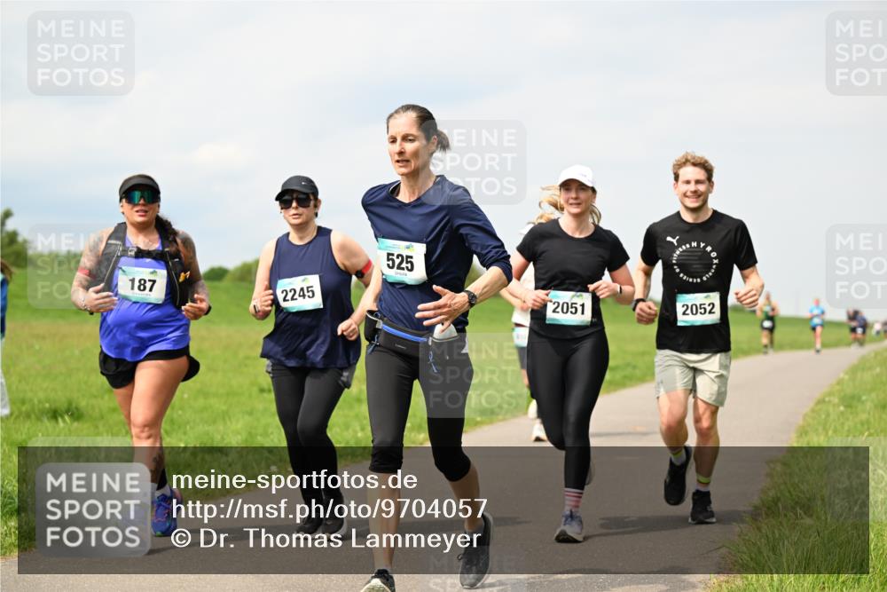 10.05.2026 - 8. Wedeler Halbmarathon Dr. Thomas Lammeyer http://msf.ph/oto/9704057 10.05.2026 11:51:06 Laufen 187, 2245, 525, 2051, 2052 meine-sportfotos.de