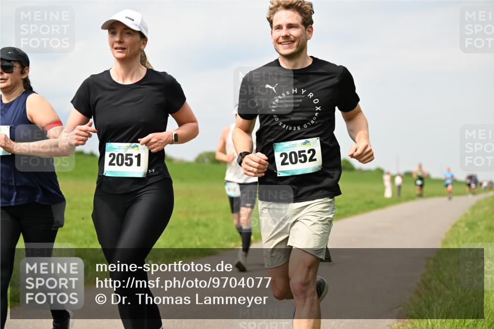 10.05.2026 - 8. Wedeler Halbmarathon Dr. Thomas Lammeyer http://msf.ph/oto/9704077 10.05.2026 11:51:08 Laufen 2051, 2052 meine-sportfotos.de