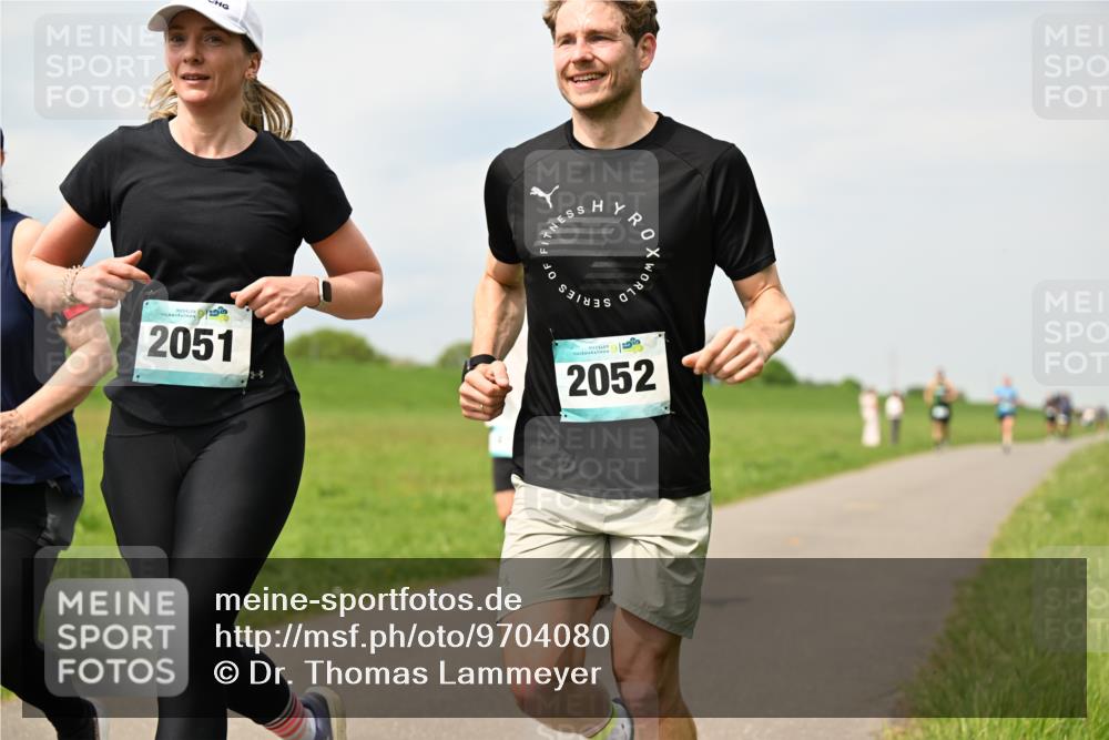 10.05.2026 - 8. Wedeler Halbmarathon Dr. Thomas Lammeyer http://msf.ph/oto/9704080 10.05.2026 11:51:08 Laufen 2051, 2052 meine-sportfotos.de