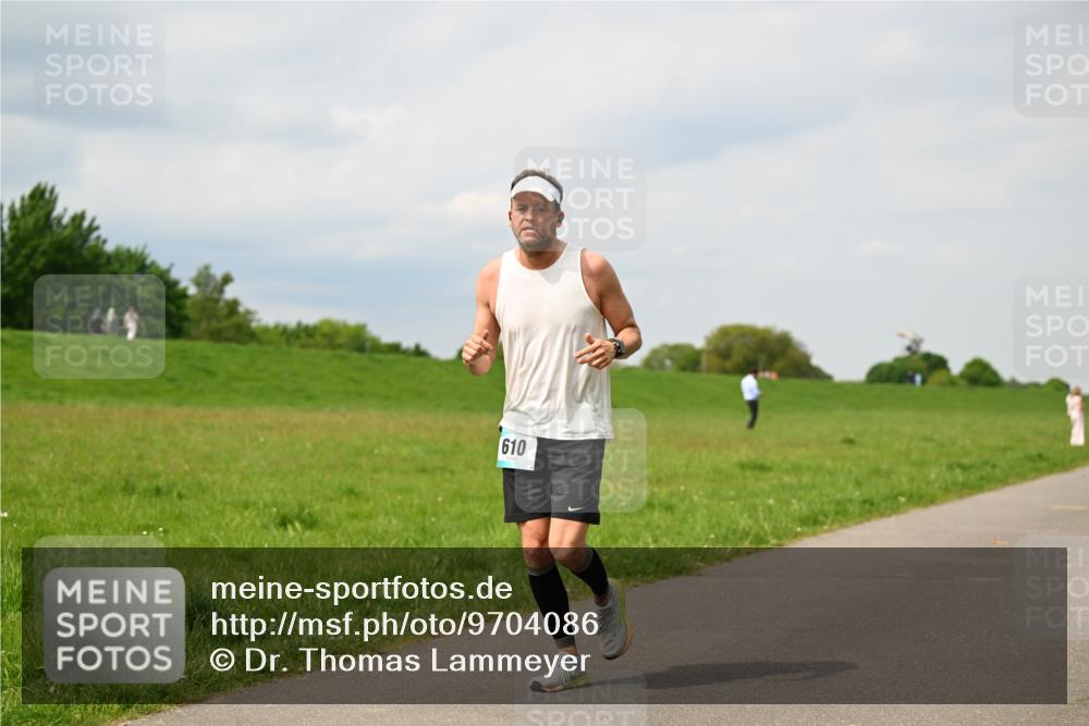 10.05.2026 - 8. Wedeler Halbmarathon Dr. Thomas Lammeyer http://msf.ph/oto/9704086 10.05.2026 11:51:09 Laufen 610 meine-sportfotos.de