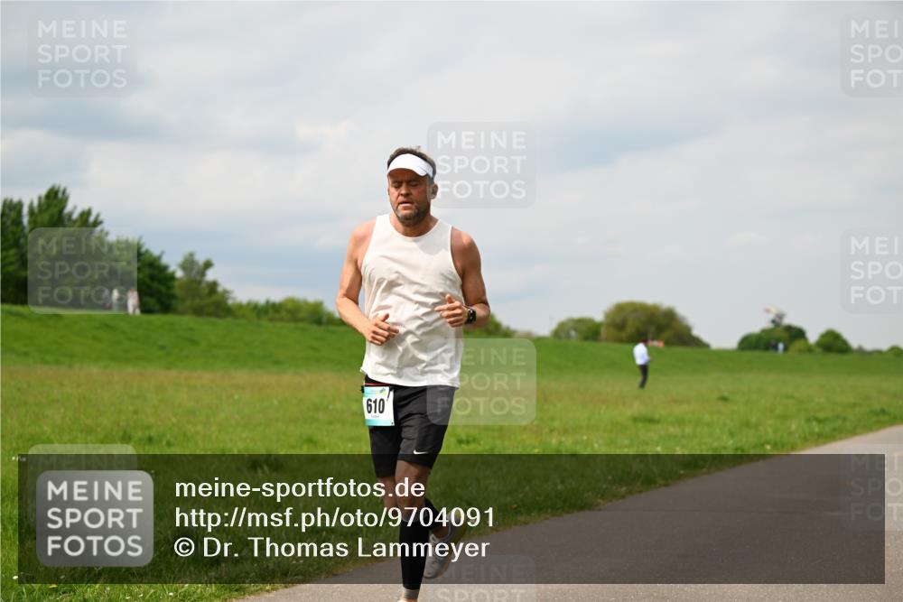 10.05.2026 - 8. Wedeler Halbmarathon Dr. Thomas Lammeyer http://msf.ph/oto/9704091 10.05.2026 11:51:09 Laufen 610 meine-sportfotos.de