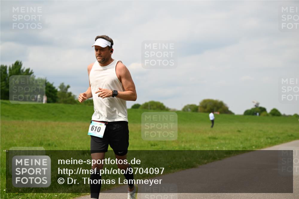 10.05.2026 - 8. Wedeler Halbmarathon Dr. Thomas Lammeyer http://msf.ph/oto/9704097 10.05.2026 11:51:10 Laufen 610 meine-sportfotos.de