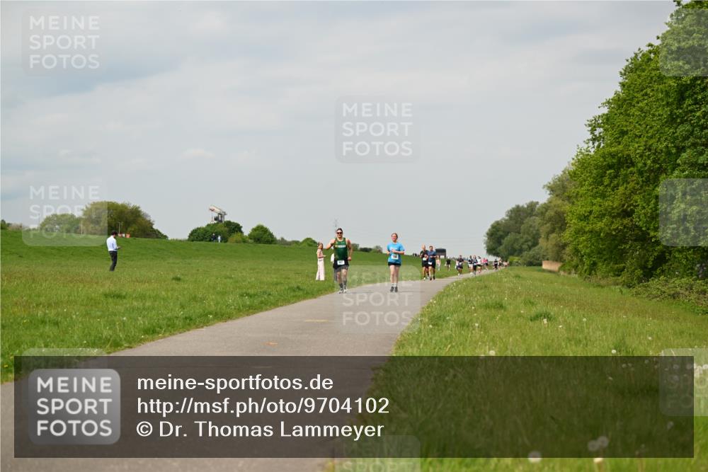 10.05.2026 - 8. Wedeler Halbmarathon Dr. Thomas Lammeyer http://msf.ph/oto/9704102 10.05.2026 11:51:11 Laufen  meine-sportfotos.de