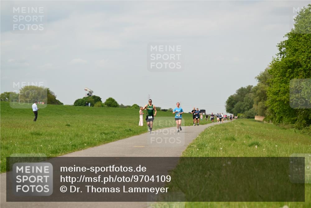 10.05.2026 - 8. Wedeler Halbmarathon Dr. Thomas Lammeyer http://msf.ph/oto/9704109 10.05.2026 11:51:11 Laufen  meine-sportfotos.de