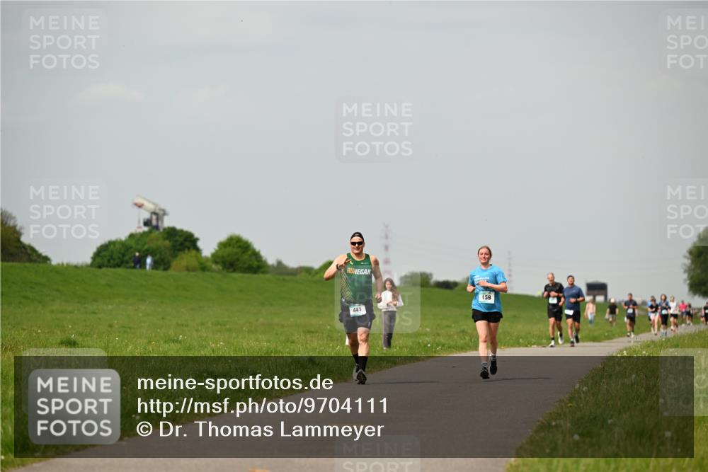 10.05.2026 - 8. Wedeler Halbmarathon Dr. Thomas Lammeyer http://msf.ph/oto/9704111 10.05.2026 11:51:12 Laufen 441, 159 meine-sportfotos.de