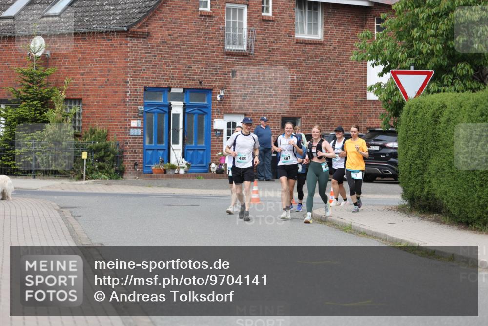 10.05.2026 - 8. Wedeler Halbmarathon Andreas Tolksdorf http://msf.ph/oto/9704141 10.05.2026 10:34:20 Laufen 488, 487 meine-sportfotos.de