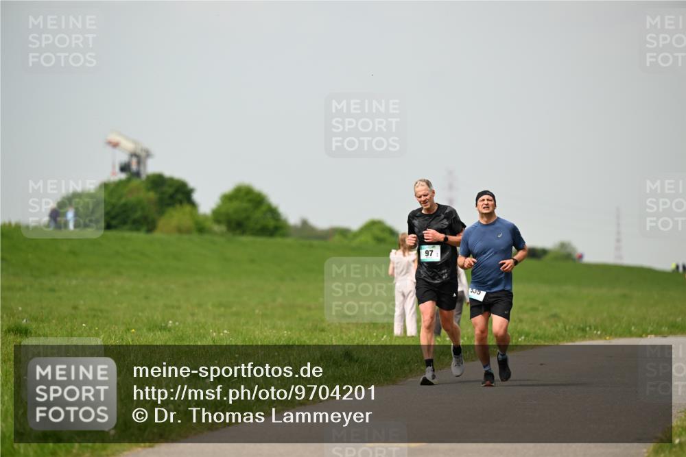10.05.2026 - 8. Wedeler Halbmarathon Dr. Thomas Lammeyer http://msf.ph/oto/9704201 10.05.2026 11:51:26 Laufen 355 meine-sportfotos.de