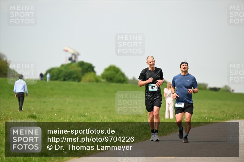 10.05.2026 - 8. Wedeler Halbmarathon Dr. Thomas Lammeyer http://msf.ph/oto/9704226 10.05.2026 11:51:28 Laufen 335 meine-sportfotos.de