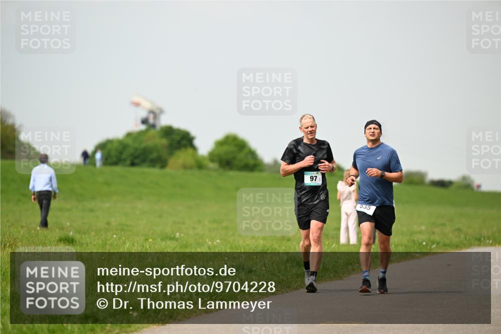 10.05.2026 - 8. Wedeler Halbmarathon Dr. Thomas Lammeyer http://msf.ph/oto/9704228 10.05.2026 11:51:28 Laufen 535 meine-sportfotos.de