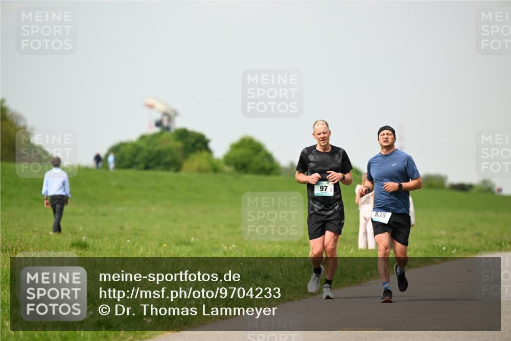10.05.2026 - 8. Wedeler Halbmarathon Dr. Thomas Lammeyer http://msf.ph/oto/9704233 10.05.2026 11:51:28 Laufen 535 meine-sportfotos.de