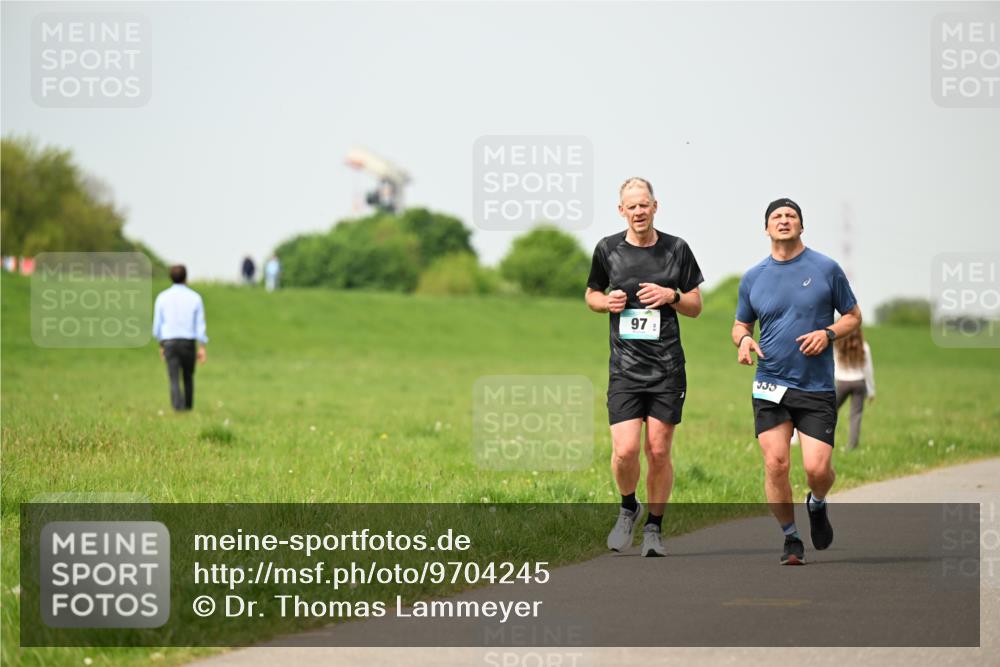 10.05.2026 - 8. Wedeler Halbmarathon Dr. Thomas Lammeyer http://msf.ph/oto/9704245 10.05.2026 11:51:29 Laufen 955 meine-sportfotos.de