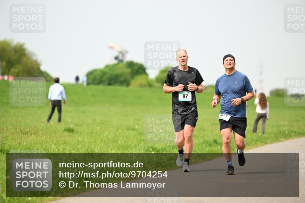 10.05.2026 - 8. Wedeler Halbmarathon Dr. Thomas Lammeyer http://msf.ph/oto/9704254 10.05.2026 11:51:29 Laufen 555 meine-sportfotos.de
