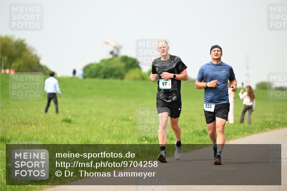 10.05.2026 - 8. Wedeler Halbmarathon Dr. Thomas Lammeyer http://msf.ph/oto/9704258 10.05.2026 11:51:30 Laufen 535 meine-sportfotos.de