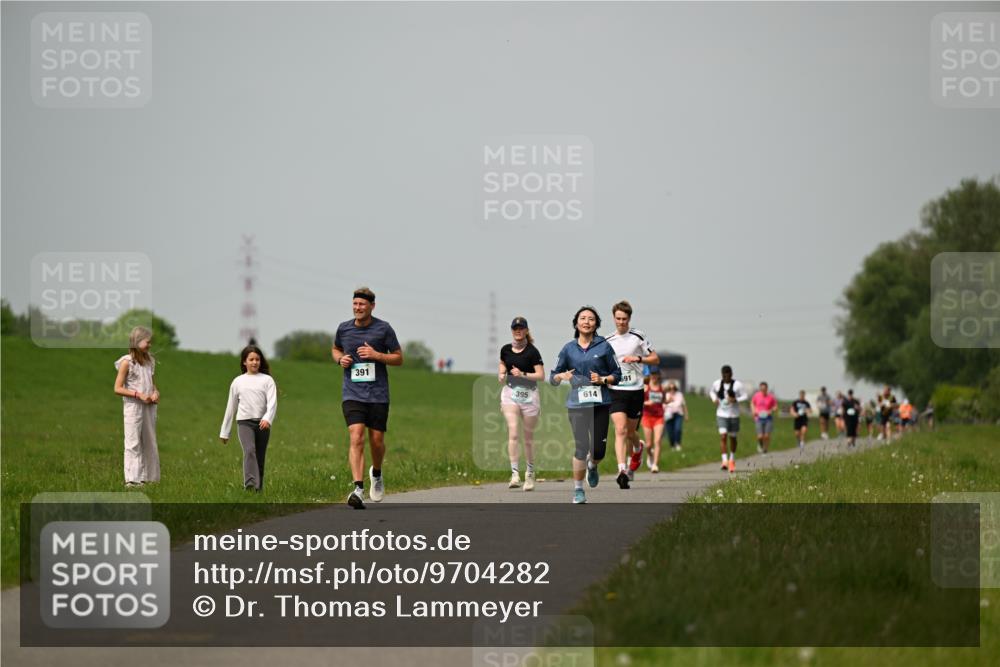 10.05.2026 - 8. Wedeler Halbmarathon Dr. Thomas Lammeyer http://msf.ph/oto/9704282 10.05.2026 11:51:37 Laufen 391, 591, 395, 614 meine-sportfotos.de