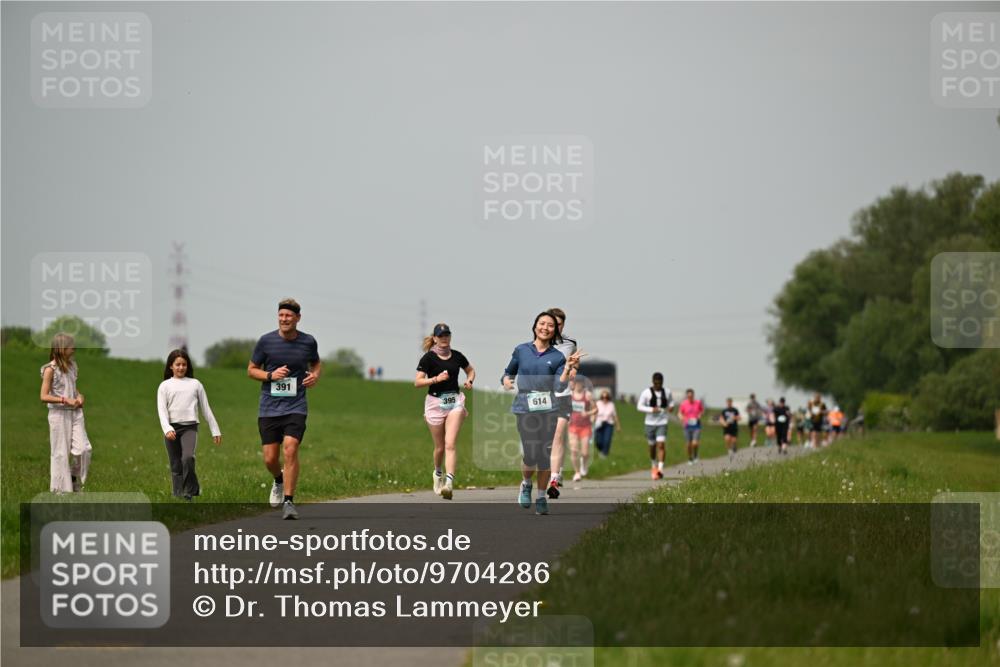10.05.2026 - 8. Wedeler Halbmarathon Dr. Thomas Lammeyer http://msf.ph/oto/9704286 10.05.2026 11:51:37 Laufen 391, 395, 614 meine-sportfotos.de