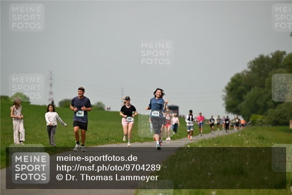 10.05.2026 - 8. Wedeler Halbmarathon Dr. Thomas Lammeyer http://msf.ph/oto/9704289 10.05.2026 11:51:37 Laufen 391, 395, 614 meine-sportfotos.de