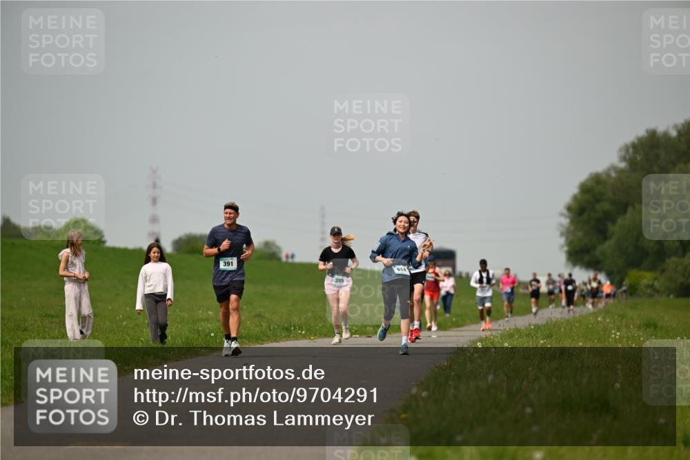 10.05.2026 - 8. Wedeler Halbmarathon Dr. Thomas Lammeyer http://msf.ph/oto/9704291 10.05.2026 11:51:37 Laufen 391, 395, 614 meine-sportfotos.de