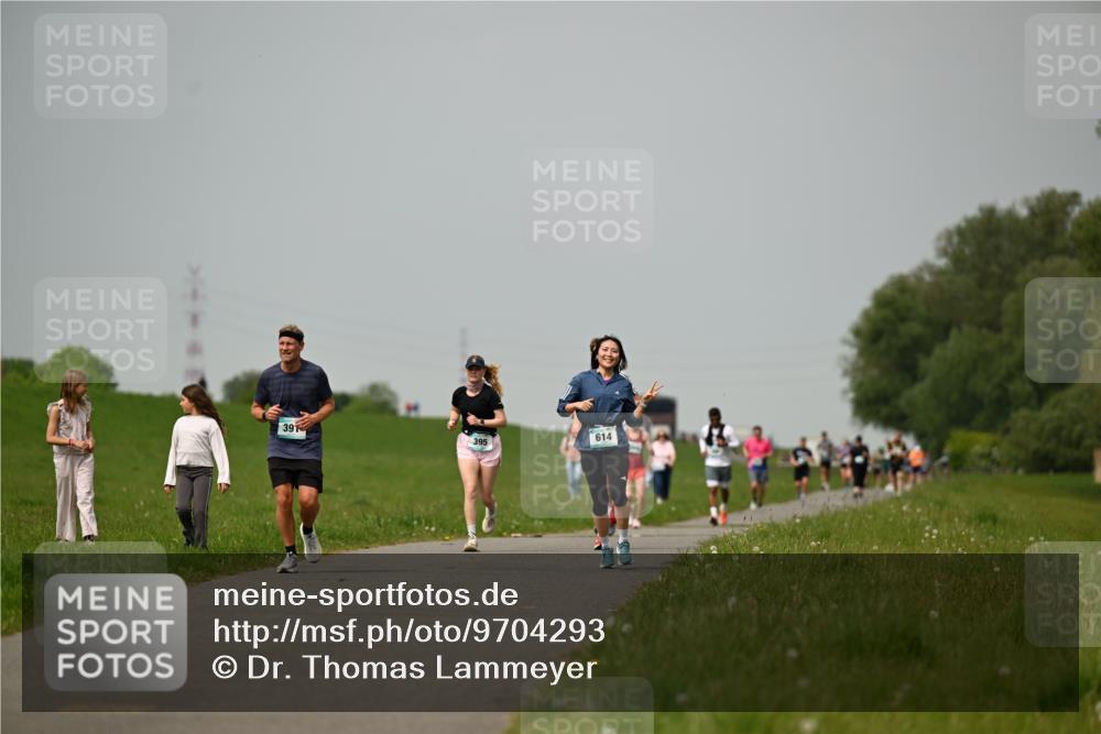 10.05.2026 - 8. Wedeler Halbmarathon Dr. Thomas Lammeyer http://msf.ph/oto/9704293 10.05.2026 11:51:37 Laufen 614 meine-sportfotos.de
