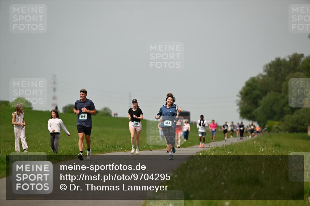 10.05.2026 - 8. Wedeler Halbmarathon Dr. Thomas Lammeyer http://msf.ph/oto/9704295 10.05.2026 11:51:37 Laufen 391, 395, 614 meine-sportfotos.de