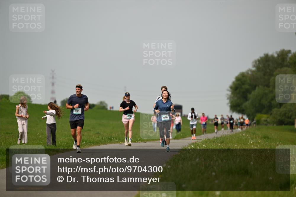 10.05.2026 - 8. Wedeler Halbmarathon Dr. Thomas Lammeyer http://msf.ph/oto/9704300 10.05.2026 11:51:38 Laufen 391, 395, 614 meine-sportfotos.de