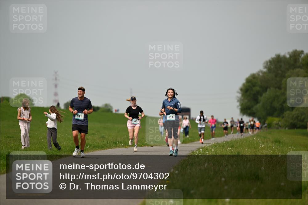 10.05.2026 - 8. Wedeler Halbmarathon Dr. Thomas Lammeyer http://msf.ph/oto/9704302 10.05.2026 11:51:38 Laufen 391, 395, 614 meine-sportfotos.de
