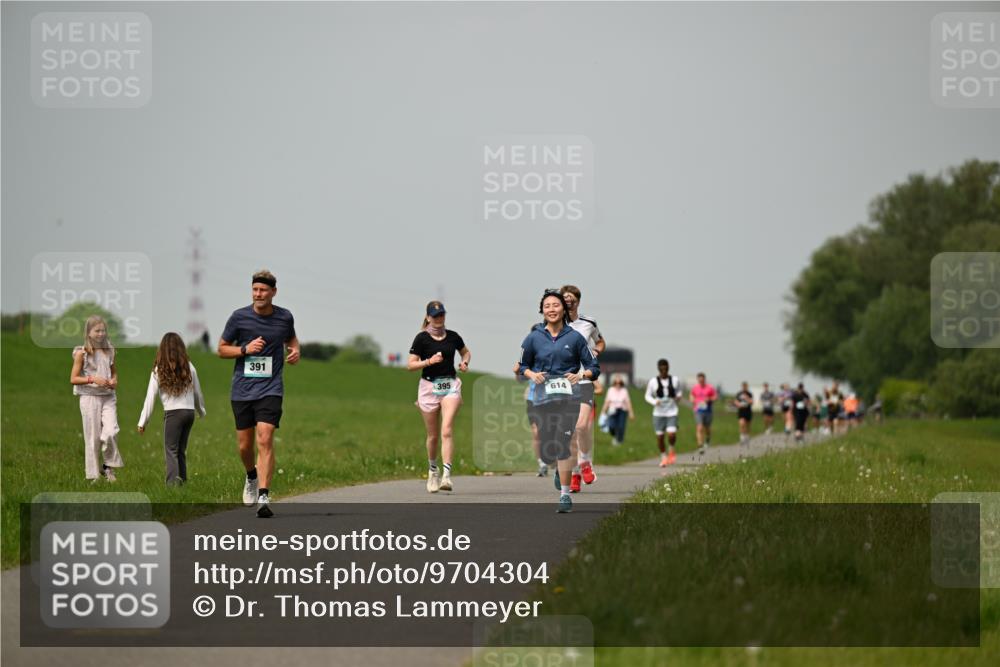 10.05.2026 - 8. Wedeler Halbmarathon Dr. Thomas Lammeyer http://msf.ph/oto/9704304 10.05.2026 11:51:38 Laufen 391, 395, 614 meine-sportfotos.de