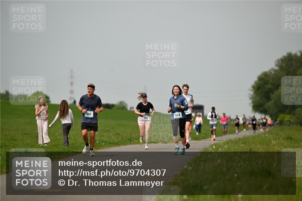 10.05.2026 - 8. Wedeler Halbmarathon Dr. Thomas Lammeyer http://msf.ph/oto/9704307 10.05.2026 11:51:39 Laufen 391, 395, 614 meine-sportfotos.de