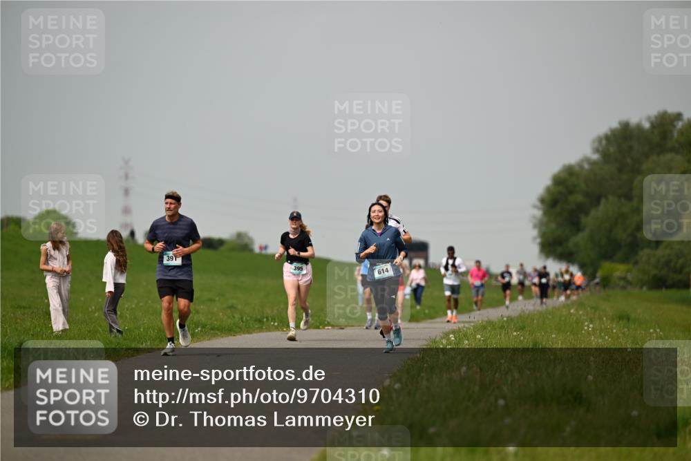 10.05.2026 - 8. Wedeler Halbmarathon Dr. Thomas Lammeyer http://msf.ph/oto/9704310 10.05.2026 11:51:38 Laufen 391, 395, 614 meine-sportfotos.de