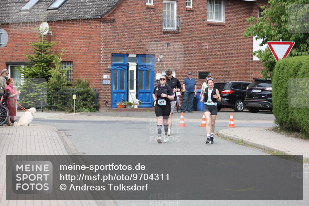 10.05.2026 - 8. Wedeler Halbmarathon Andreas Tolksdorf http://msf.ph/oto/9704311 10.05.2026 10:35:21 Laufen 832, 860 meine-sportfotos.de
